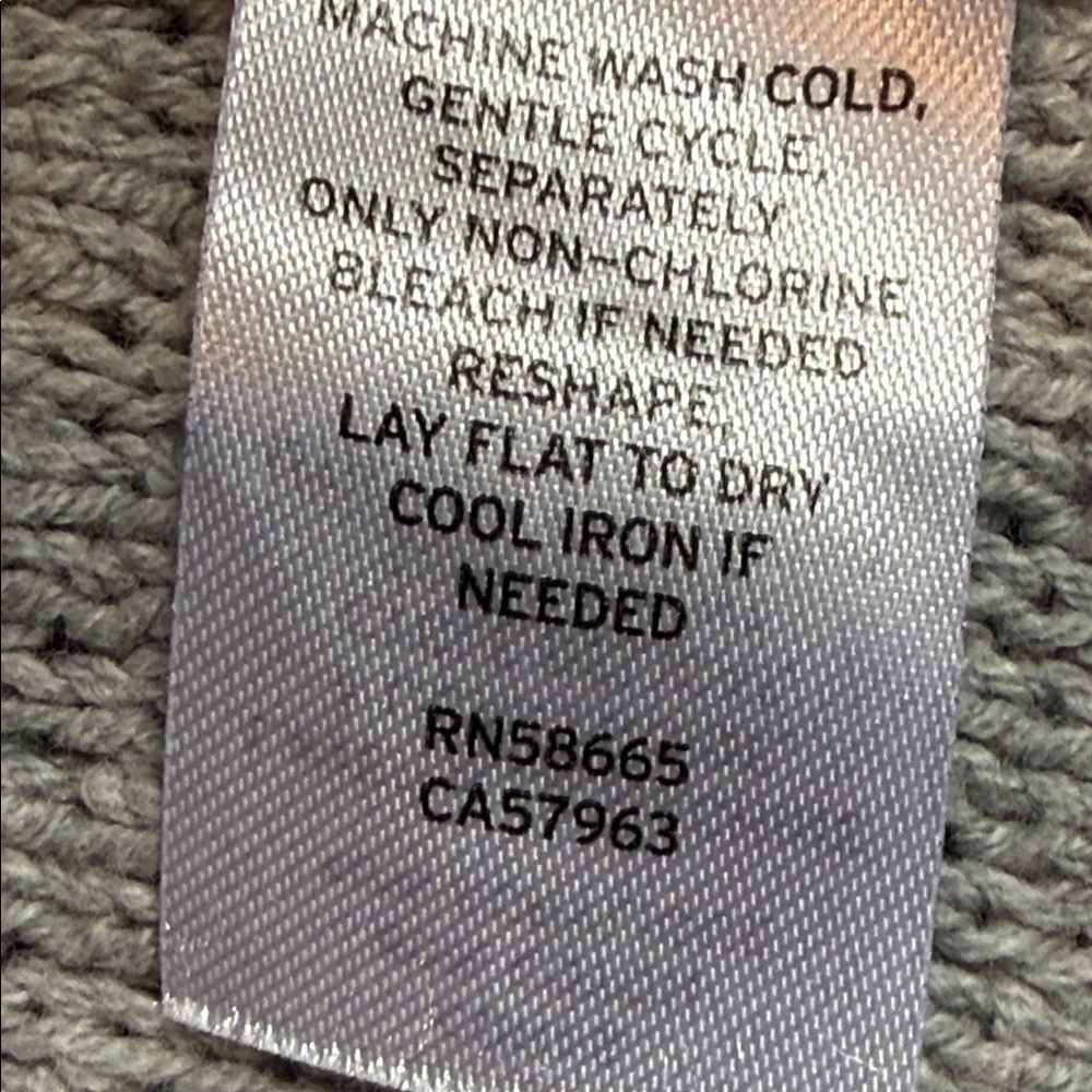 Women's Gray cropped Sweater size large - Picture 8 of 10